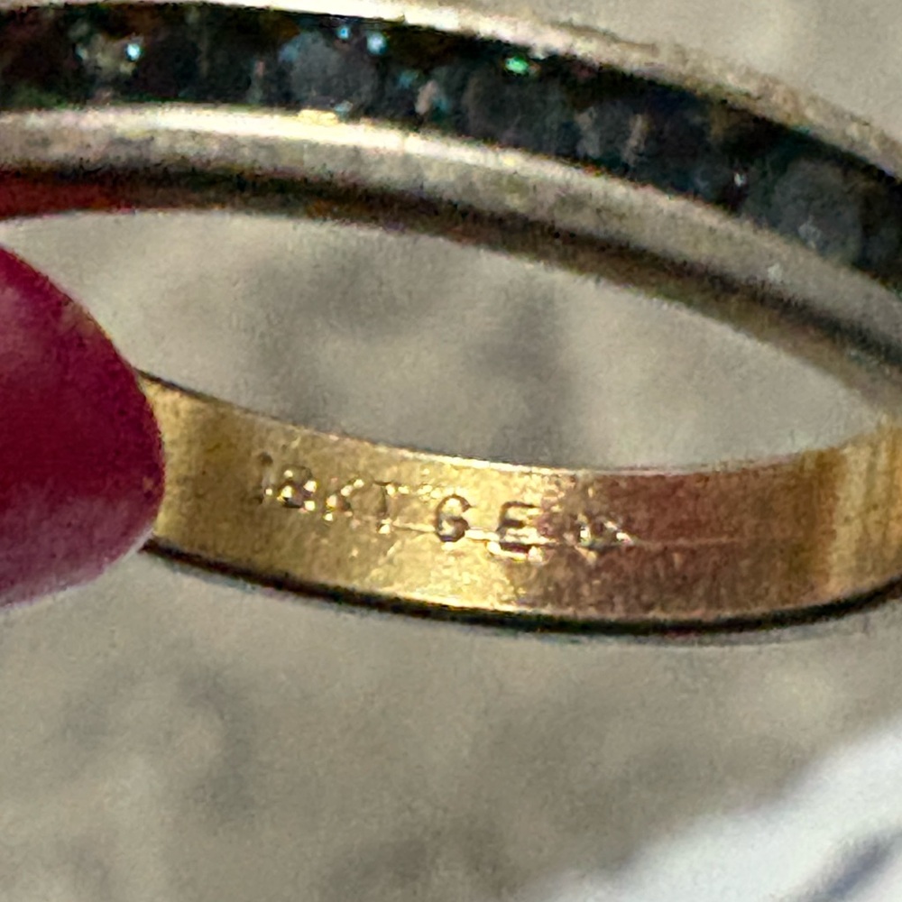 18KT GE marked size 7 small band blue sapphire ring. - Picture 5 of 5